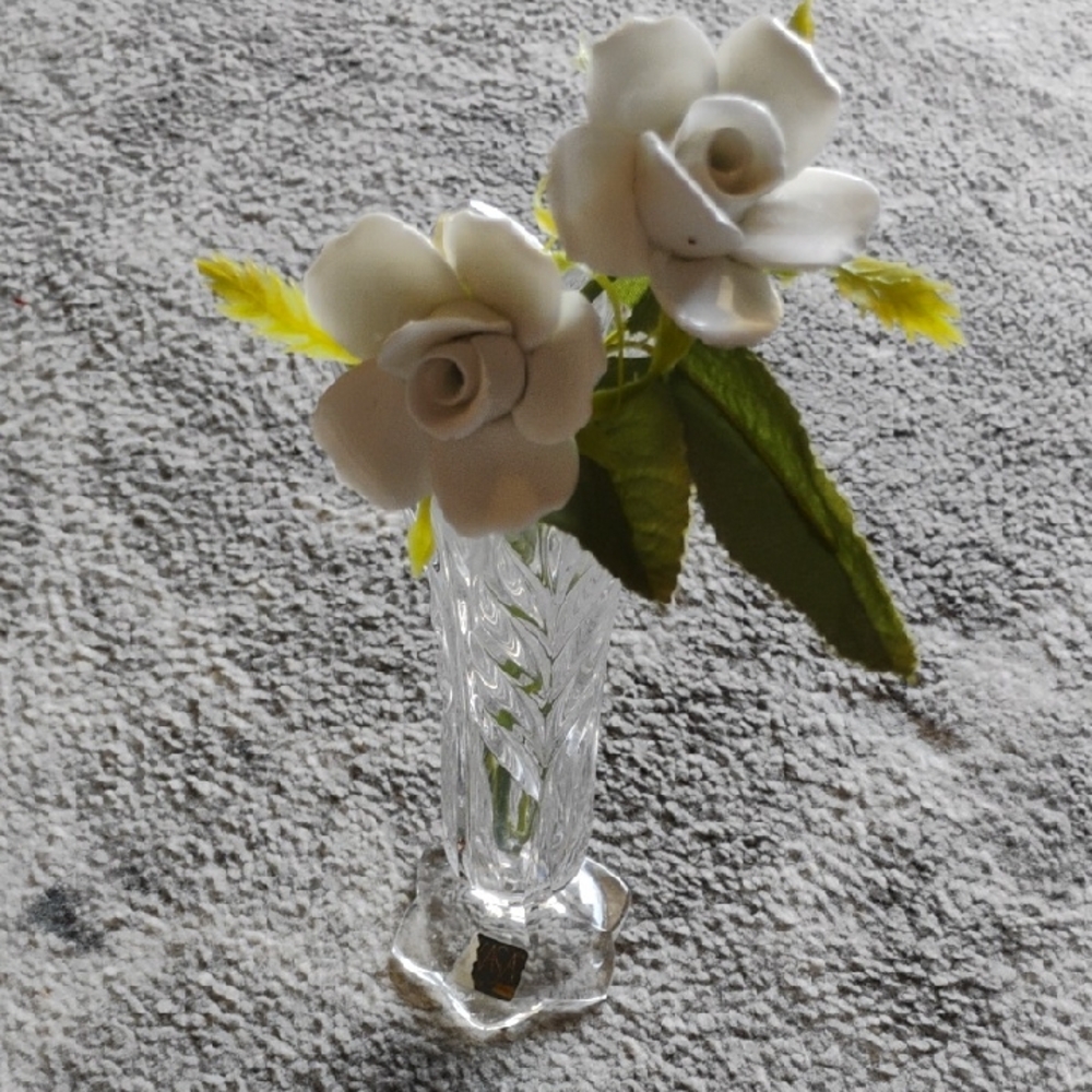 Elegant White Floral Miska Crystal Vase